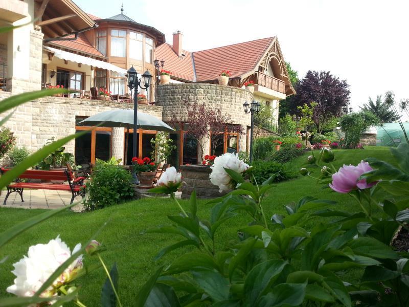 Palazzo Wellness Villa Eger Ngoại thất bức ảnh